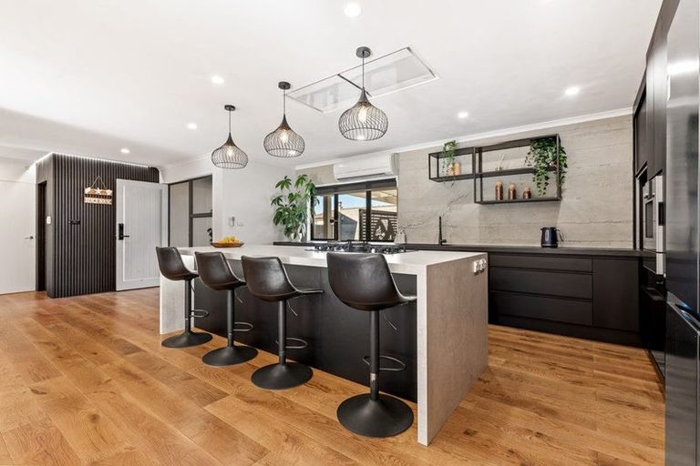 Photo of property in 13 Te Ruru Way, Stanmore Bay, Whangaparaoa, 0932