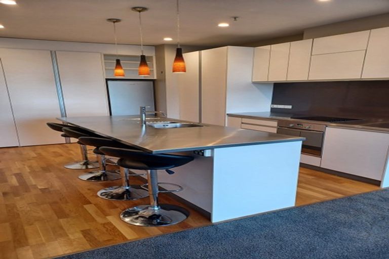 Photo of property in Petone Dental Centre, 1/374 Jackson Street, Petone, Lower Hutt, 5012