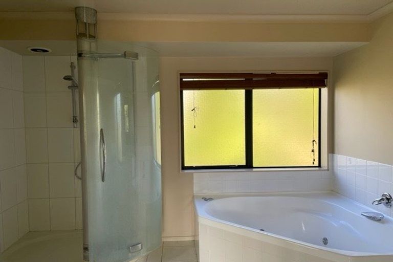 Photo of property in 8 Frank Knight Place, Waiuku, 2123