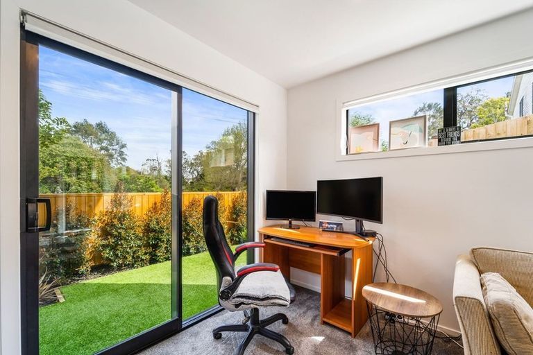 Photo of property in 2/102 Millbrook Road, Sunnyvale, Auckland, 0612