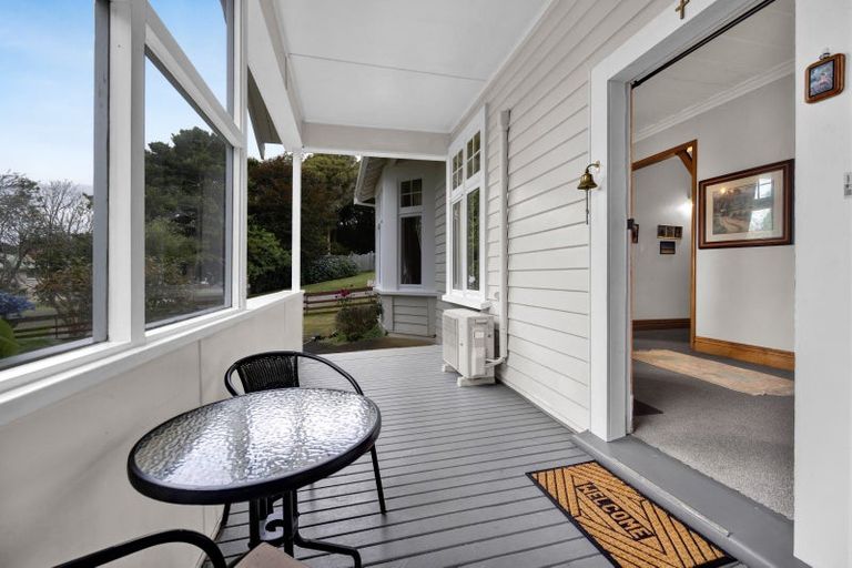 Photo of property in 22 Mills Street, Eltham, 4322