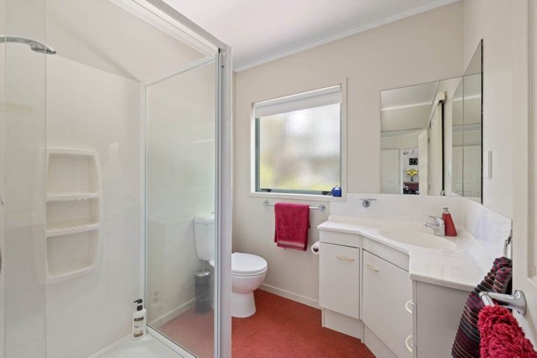 Photo of property in 1 Waterview Place, Haruru, 0204