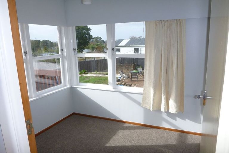 Photo of property in 16 Huruhuru Road, Massey, Auckland, 0614