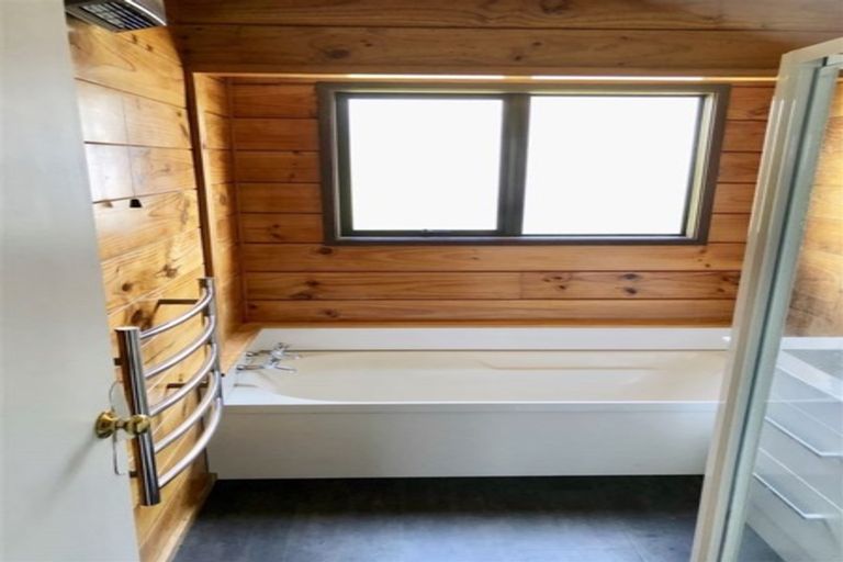 Photo of property in 64 Bassett Road, Johnsonville, Wellington, 6037