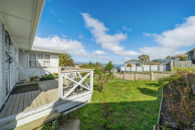 Photo of property in 5 Cypress Drive, Maungaraki, Lower Hutt, 5010