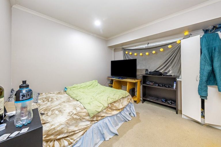 Photo of property in 2 Senator Drive, Manurewa, Auckland, 2105