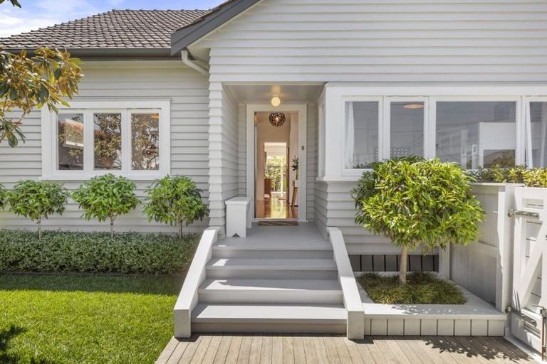 Photo of property in 1/118 Victoria Road, Devonport, Auckland, 0624