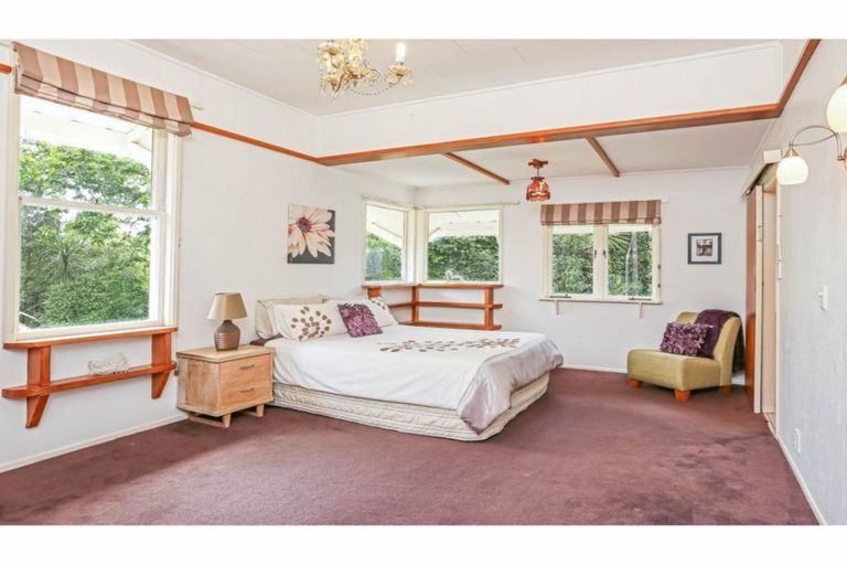 Photo of property in 17 Awaroa Road, Sunnyvale, Auckland, 0612