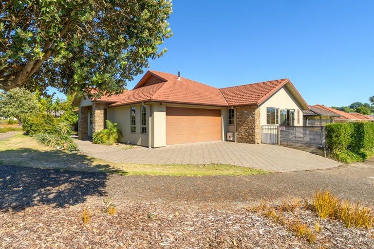 Photo of property in 1 Tarn Close, Pyes Pa, Tauranga, 3112