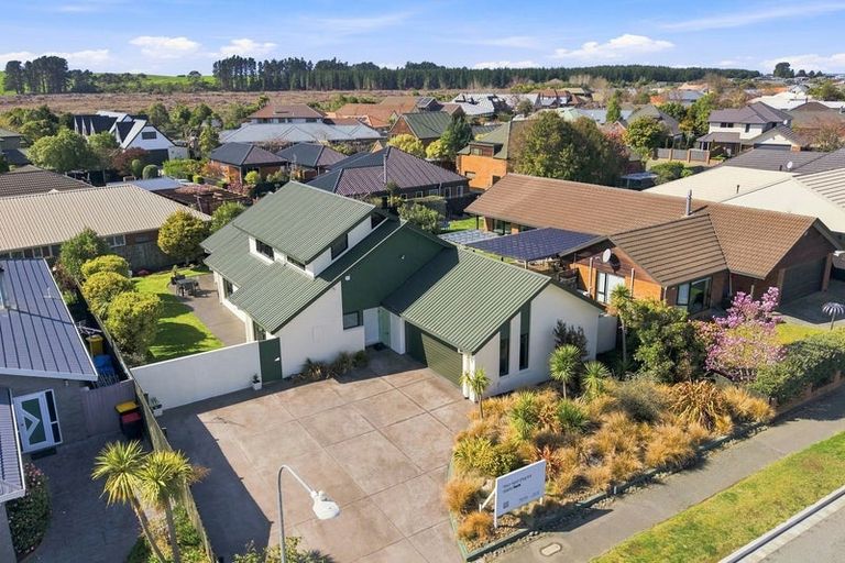Photo of property in 52 Anglesea Avenue, Parklands, Christchurch, 8083