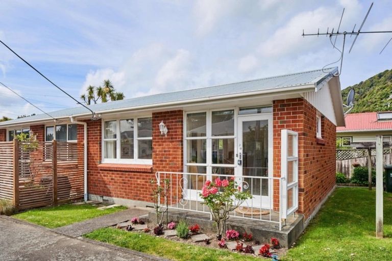 Photo of property in 417 Muritai Road, Eastbourne, Lower Hutt, 5013