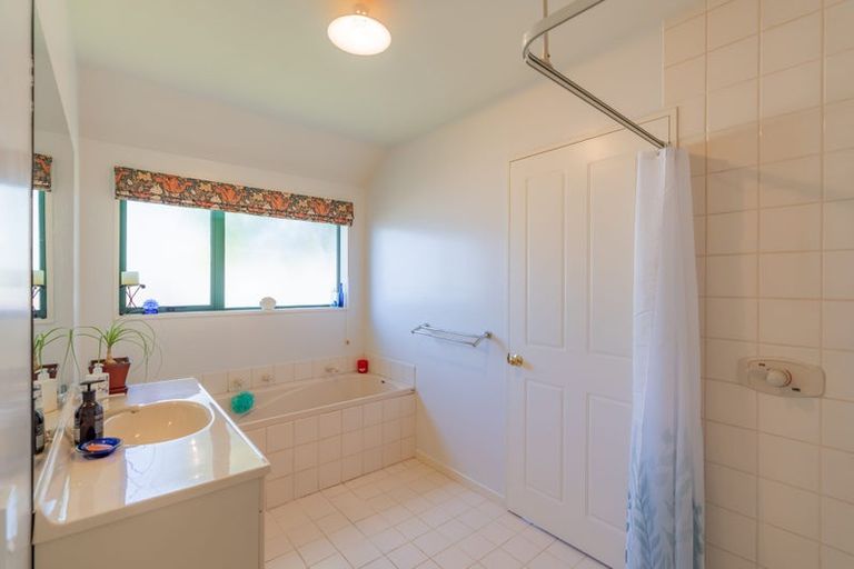 Photo of property in 132 Round Hill Road, Loburn, 7472