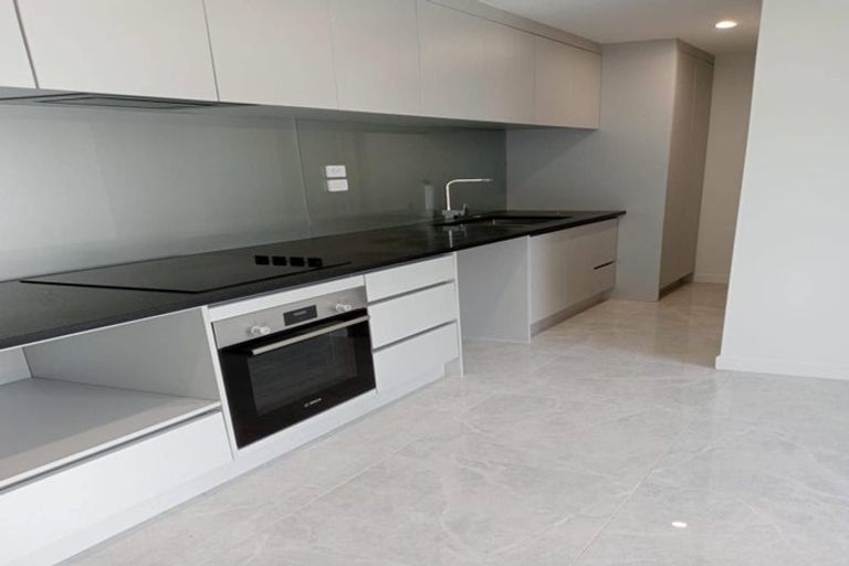 Photo of property in 14 Arataki Way, Glen Eden, Auckland, 0602