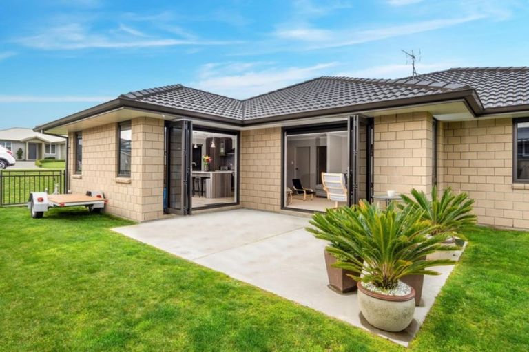Photo of property in 60 Puhirake Crescent, Pyes Pa, Tauranga, 3112