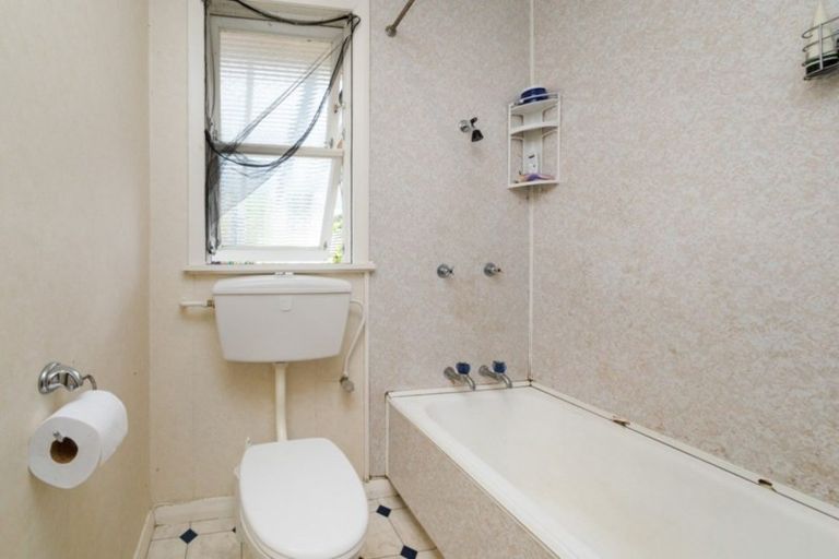 Photo of property in 2/24 Birmingham Street, Takaro, Palmerston North, 4412