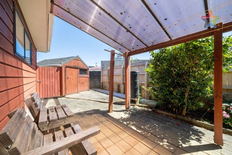 Photo of property in 2/25 De Menech Grove, Avalon, Lower Hutt, 5011