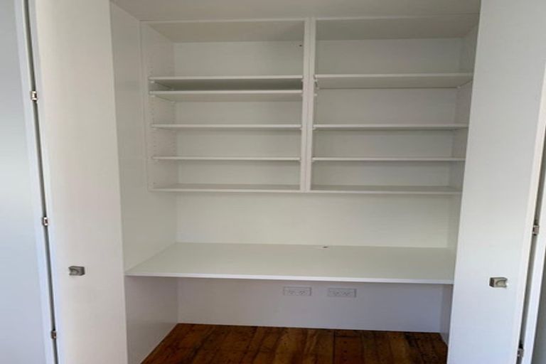 Photo of property in 15a Kellsmere Crescent, Island Bay, Wellington, 6023