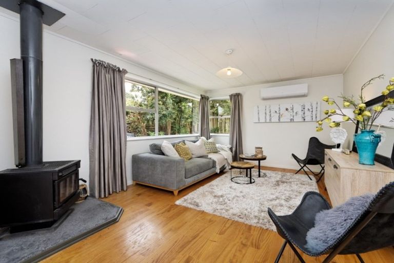 Photo of property in 80 Lantana Road, Green Bay, Auckland, 0604