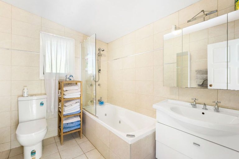 Photo of property in 98 Hanham Road, Kumeu, 0891