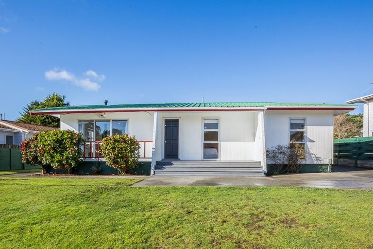 Photo of property in 104 Omapere Street, Whitby, Porirua, 5024