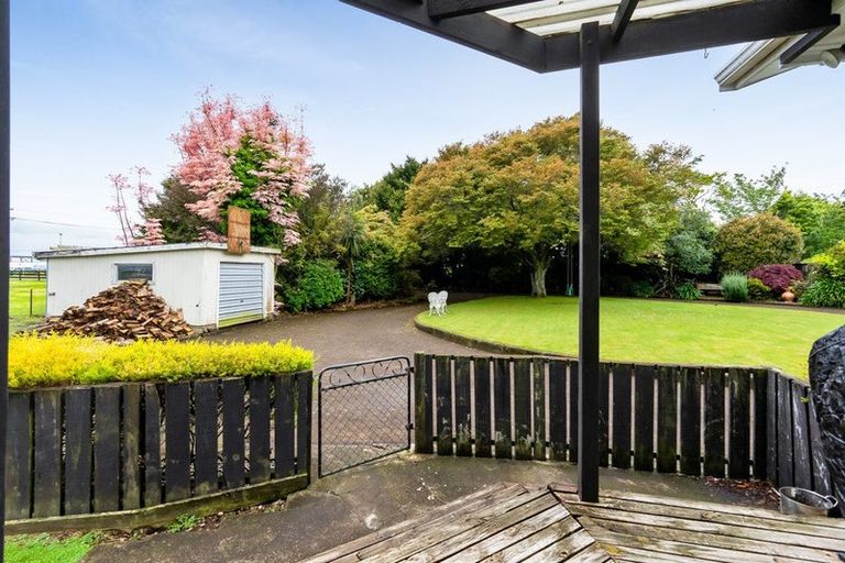 Photo of property in 116 Paraite Road, Paraite, New Plymouth, 4373