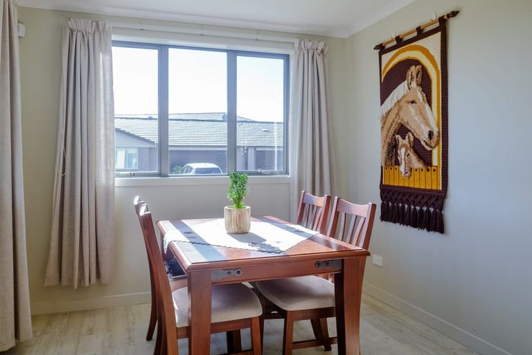 Photo of property in Waterview Estate, 44/4 Greystone Place, Omokoroa, 3114