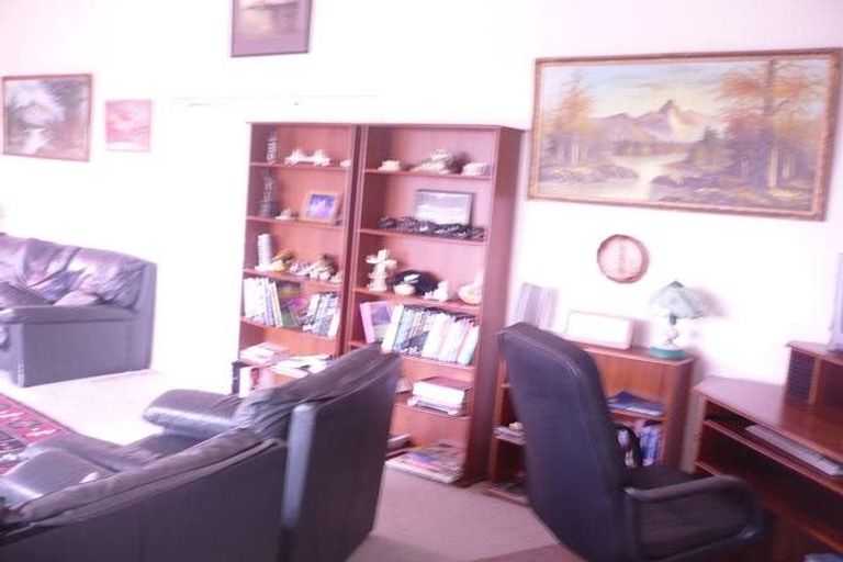 Photo of property in 28 Ronald Macken Place, Windsor Park, Auckland, 0632