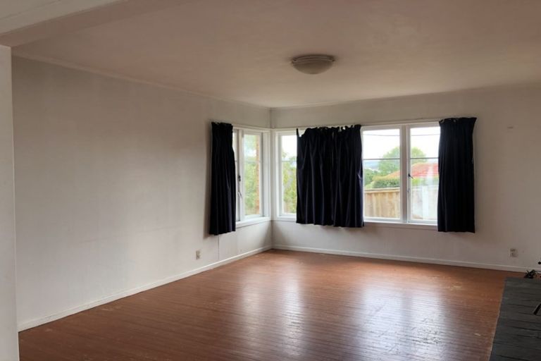 Photo of property in 1 Keru Place, Te Atatu South, Auckland, 0610