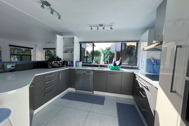 Photo of property in 12b Kimberly Grove, Greenhithe, Auckland, 0632