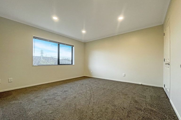 Photo of property in 65 Percy Kinsman Crescent, Riverstone Terraces, Upper Hutt, 5018