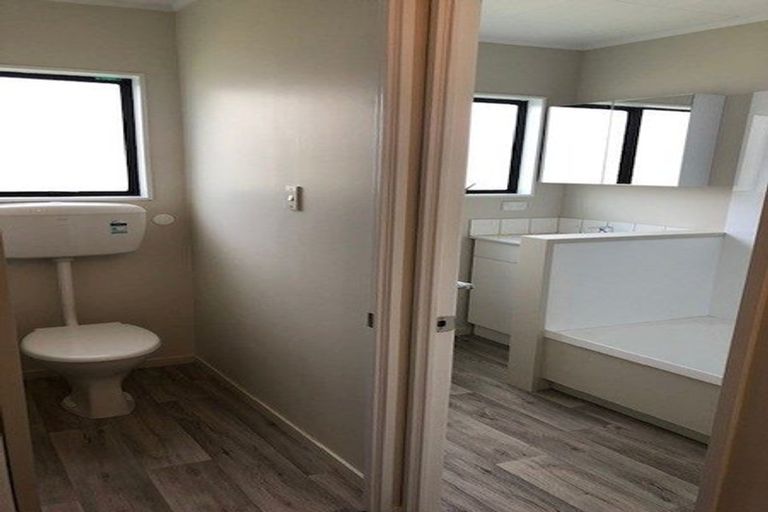 Photo of property in 1/18 Waiari Road, Conifer Grove, Takanini, 2112