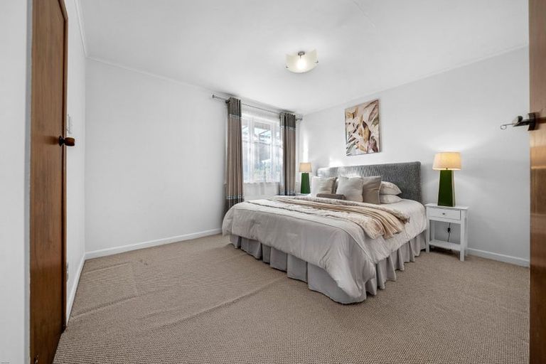 Photo of property in 71 Larnoch Road, Henderson, Auckland, 0610