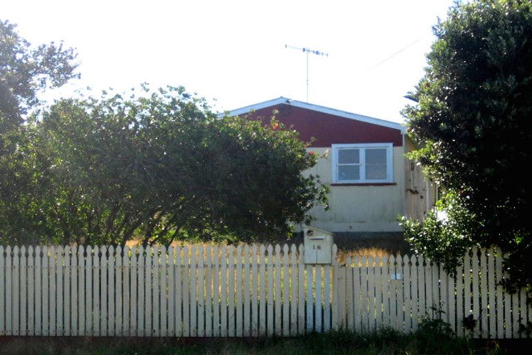 Photo of property in 16 Koromiko Street, Otaki Beach, Otaki, 5512