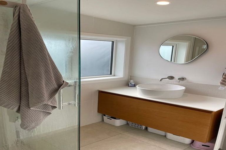 Photo of property in 55 Sunset Road, Totara Vale, Auckland, 0632