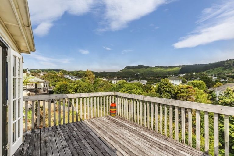 Photo of property in 3 Te Reinga View, Tawa, Wellington, 5028
