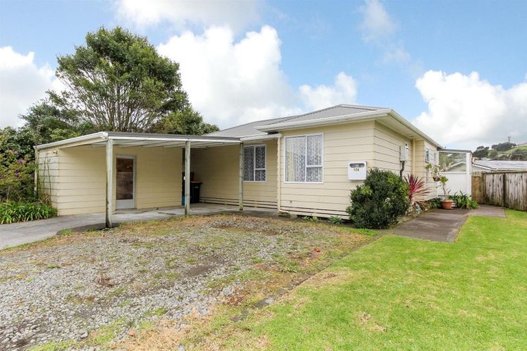 Photo of property in 126 Omata Road, Marfell, New Plymouth, 4310