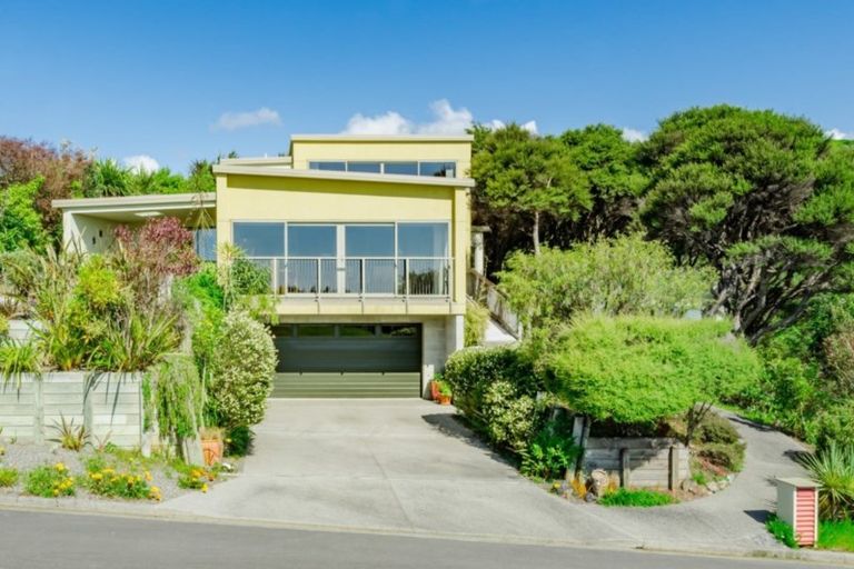 Photo of property in 2 Ocean Vista Lane, Paraparaumu, 5032