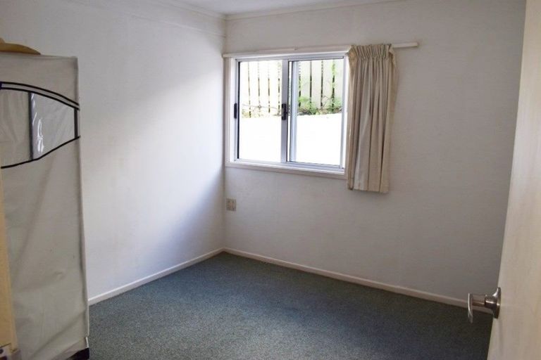 Photo of property in 1/666 East Coast Road, Pinehill, Auckland, 0630