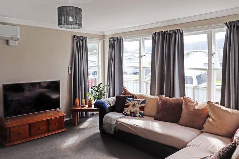 Photo of property in 15 Exchange Street, Ebdentown, Upper Hutt, 5018