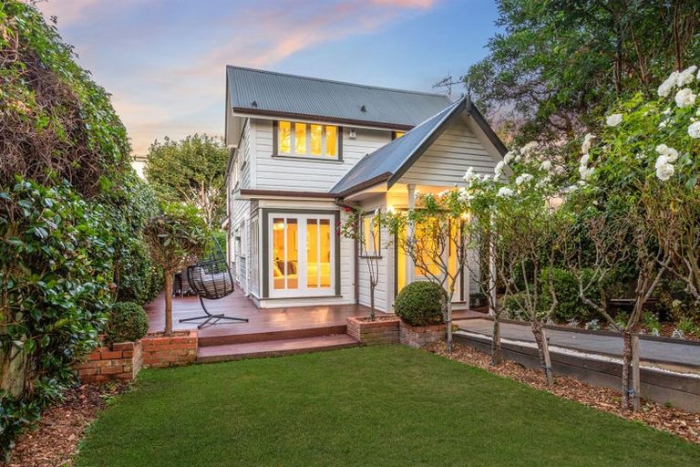 Photo of property in 60a Hobson Street, Thorndon, Wellington, 6011