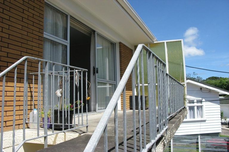 Photo of property in 1/15a Oates Road, Glen Eden, Auckland, 0602