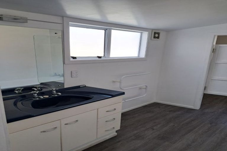 Photo of property in 32 Pendarves Street, New Plymouth, 4310