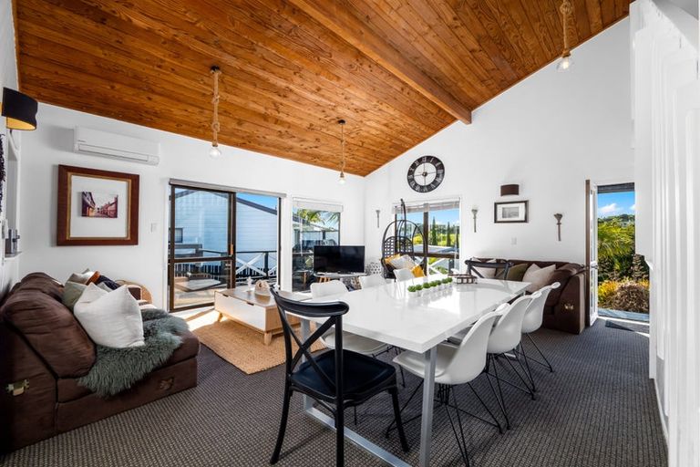 Photo of property in 61 Stratford Drive, Cable Bay, 0420