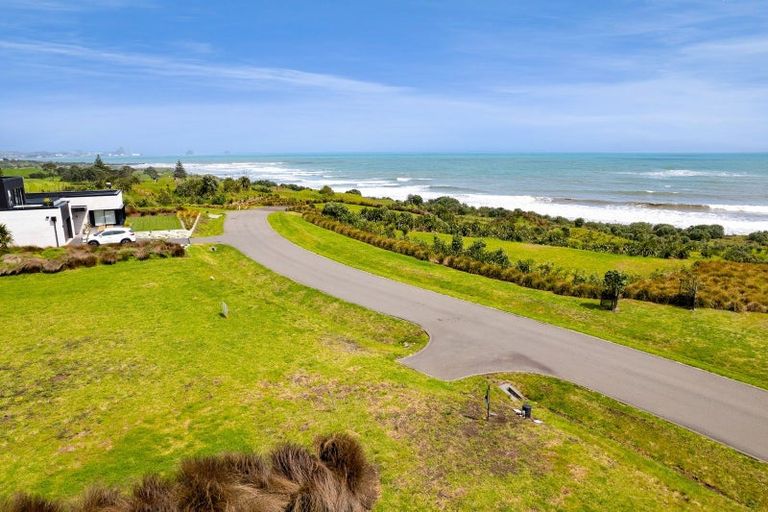 Photo of property in 3 Te Umu Hapuku Lane, Waiwhakaiho, 4312