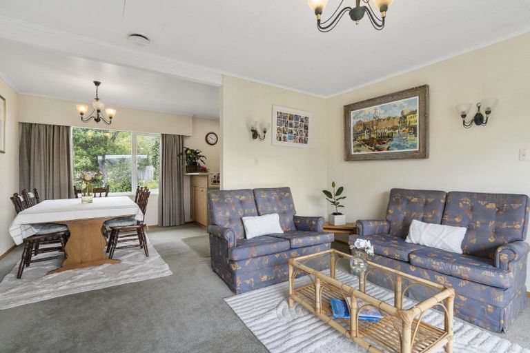 Photo of property in 72 Raroa Terrace, Tawa, Wellington, 5028