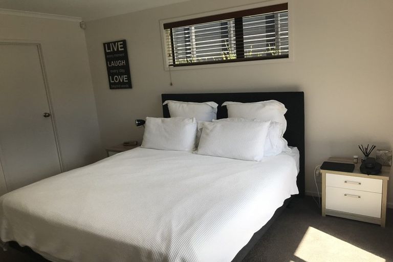 Photo of property in 60 Roberta Crescent, Orewa, 0931