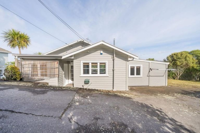 Photo of property in 107 Nevay Road, Miramar, Wellington, 6022