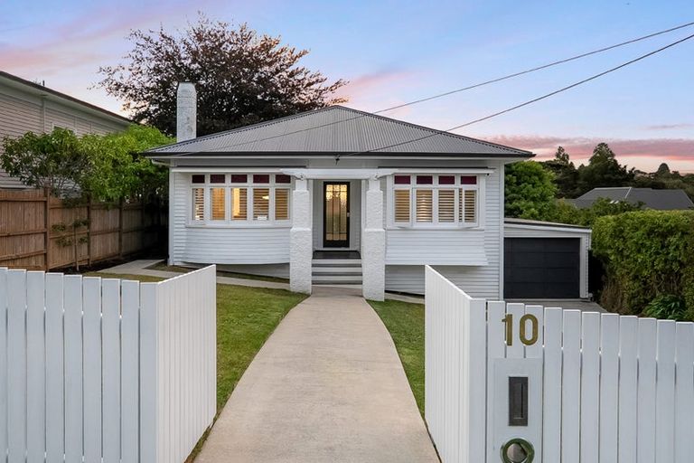 Photo of property in 10 Le Roy Terrace, Birkenhead, Auckland, 0626