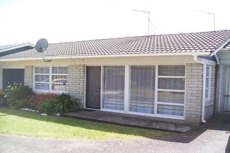 Photo of property in 2/6 Clevedon Road, Papakura, 2110