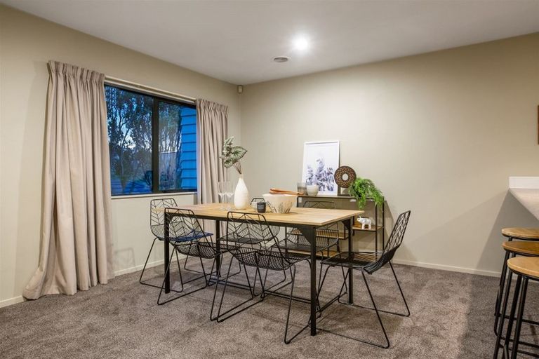 Photo of property in 7 Kaweka Close, Aotea, Porirua, 5024